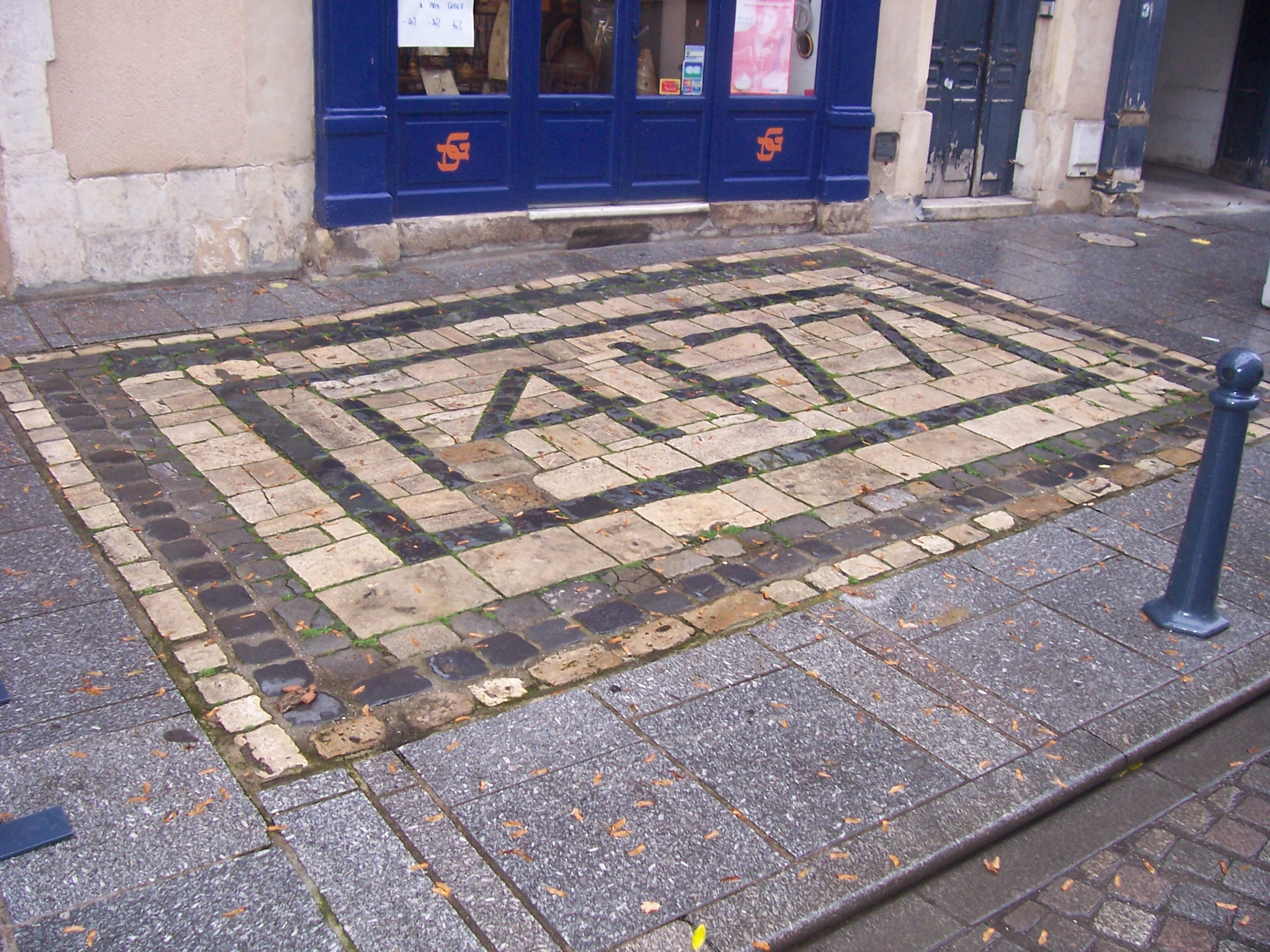 [Изображение: Pav%C3%A9s_1477_-_Grande_rue_-_Nancy.JPG]